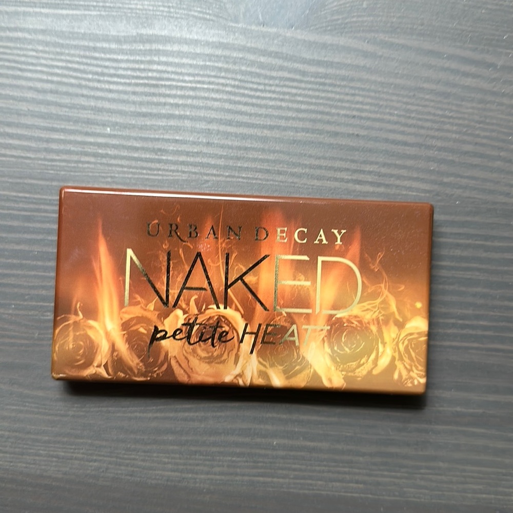 Urban Decay - Petite Heat Eyeshadow Palette